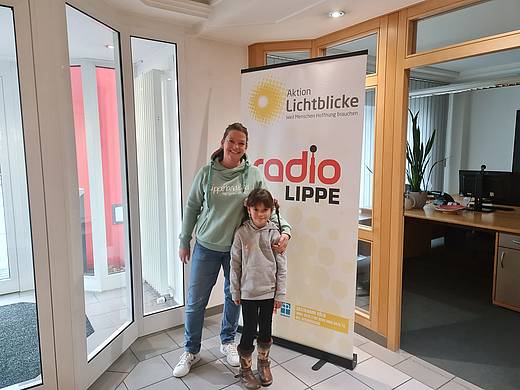 Julia Fernandes Pina aus Lage mit ihrer Tochter