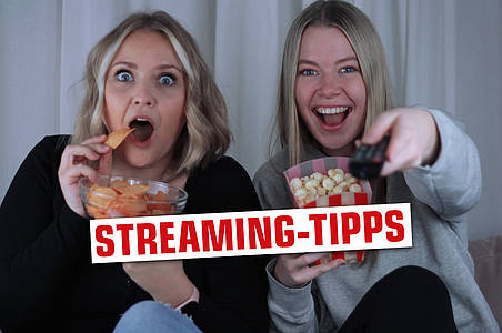 frauen-pocorn-fernbedienung-streaming